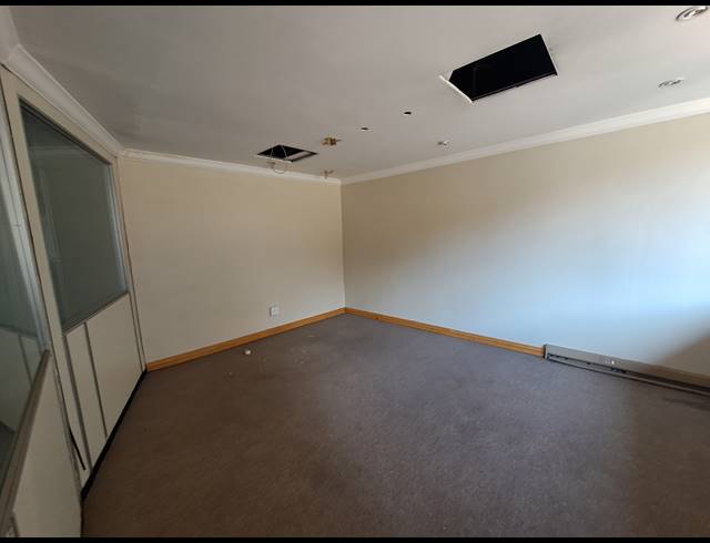 134M² OFFICE TO LET IN DUNKELD WEST